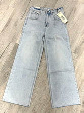Load image into Gallery viewer, Light blue denim jeans.
