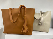 Load image into Gallery viewer, Tavi Tassel Totebag