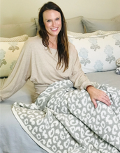 Load image into Gallery viewer, Parkston Leopard Blanket