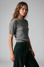 Load image into Gallery viewer, Short-sleeve sweater in gray knit with ribbed edge
