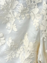 Load image into Gallery viewer, Lace Detail Embroidered Top
