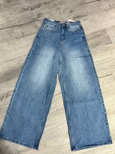 Load image into Gallery viewer, Bayeas Daisy Wide Leg Denim- Lt Blue
