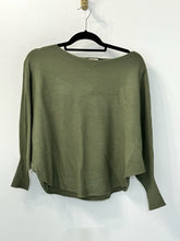 Load image into Gallery viewer, Kerisma Ryu Thin Sweater- Olive
