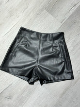 Load image into Gallery viewer, Faux Leather Pocket Short- Black
