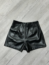 Load image into Gallery viewer, Faux Leather Pocket Short- Black
