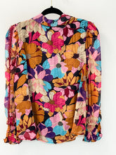Load image into Gallery viewer, Floral Lace Blouse
