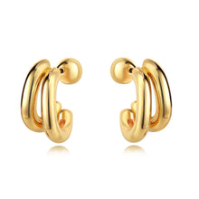 Load image into Gallery viewer, Gold hoop earrings 
