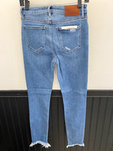Load image into Gallery viewer, Hidden Amelia Skinny Jean
