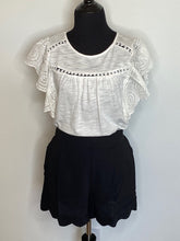 Load image into Gallery viewer, Scallop Hem Shorts
