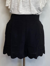 Load image into Gallery viewer, Scallop Hem Shorts
